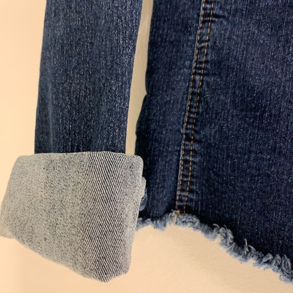 Denim jacket. Raw hem. Size M. - Picture 4 of 4